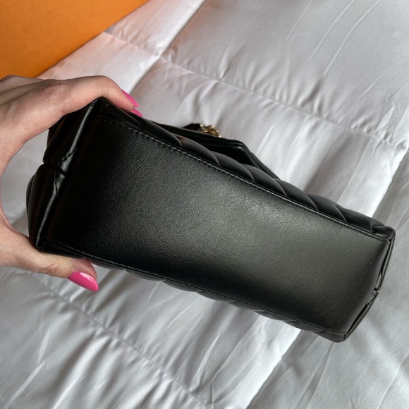 YSL Loulou Small Shoulder Bag in Quilted Leather - Picture 8 of 15